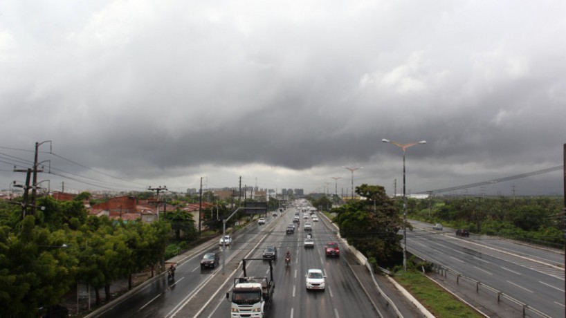 Na madrugada e manhã desta quarta-feira, 2, foram registradas chuvas em algumas regiões do Estado.  Fortaleza com 44mm foi o maior registro(foto: FÁBIO LIMA/O POVO)