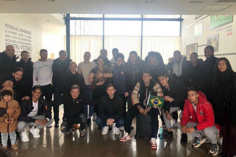 Jogadores brasileiros deslocados para a Romênia voltam hoje ao Brasil