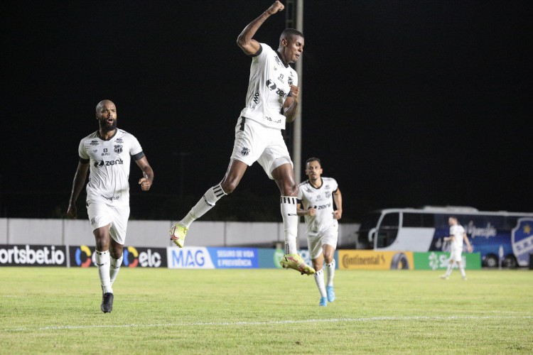 Cléber marcou o seu primeiro gol na temporada diante do São Raimundo, pela Copa do Brasil