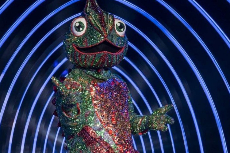 Camaleão no programa The Masked Singer Brasil, da Rede Globo. Personagem também representa o mimetismo da política e de meios empresariais do País