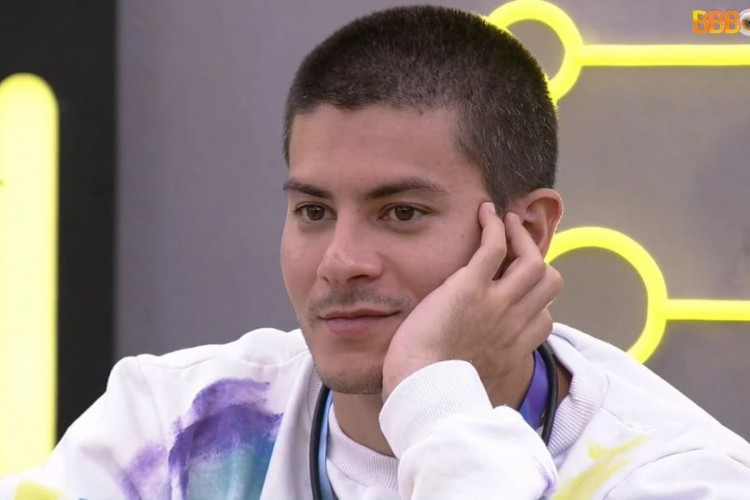 Arthur Aguiar pode se tornar o grande vencedor do BBB 22 nesta terça, 26. Vote na enquete em quem deve ser o vencedor do reality show