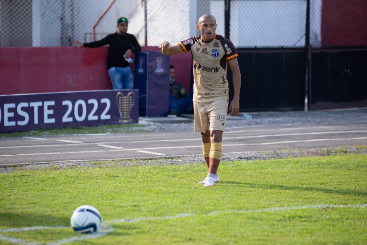 Lateral-direito Nino Paraíba valorizou a vitória diante do Campinense pela Copa do Nordeste