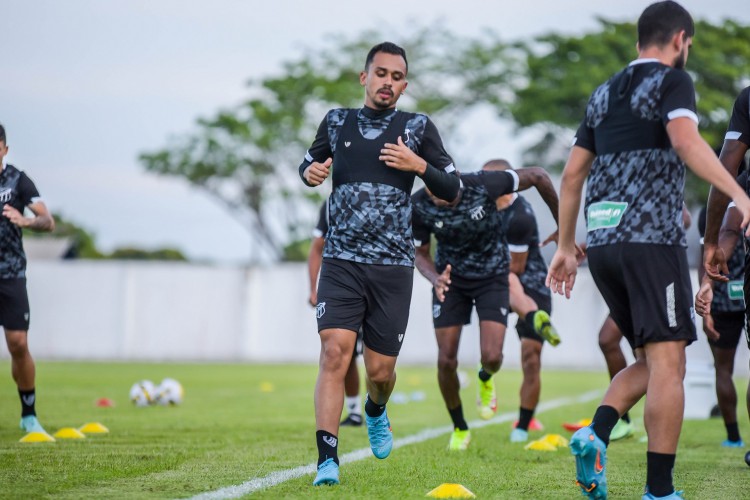 Meia-atacante Lima em treino do Ceará no estádio Canarinho, em Boa Vista/RR