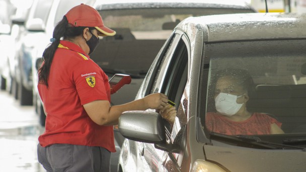 Petrobras reduz pela terceira vez em menos de um mês o preço da gasolina nas refinarias