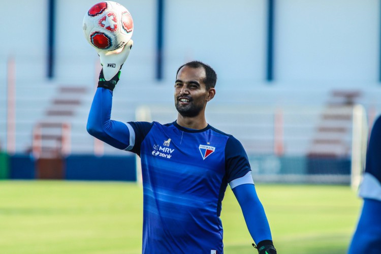 Goleiro Max Walef em treino do Fortaleza no Centro de Excelência Alcides Santos, no Pici