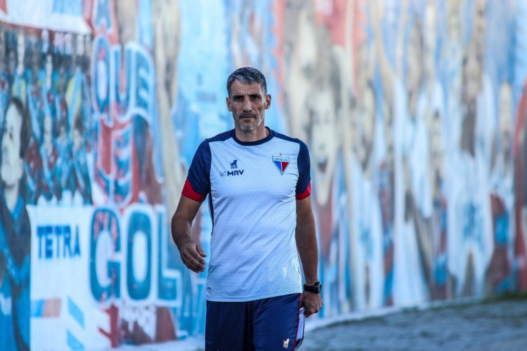 Técnico Juan Pablo Vojvoda em treino do Fortaleza no Centro de Excelência Alcides Santos, no Pici