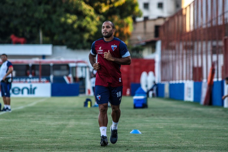 Meia-atacante Edinho em treino do Fortaleza no Centro de Excelência Alcides Santos, no Pici