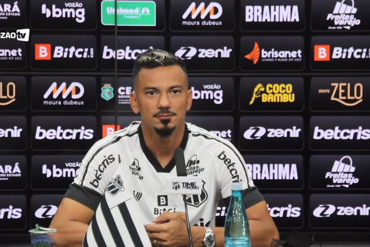 Rodrigo Lindoso em entrevista coletiva de apresentação no Ceará 