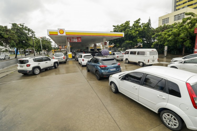 Com aumento de 7,59% em cerca de 30 dias, litro do etanol chega a custar 79,12% do valor do litro da gasolina e não apresenta vantagem para o motorista na hora de abastecer