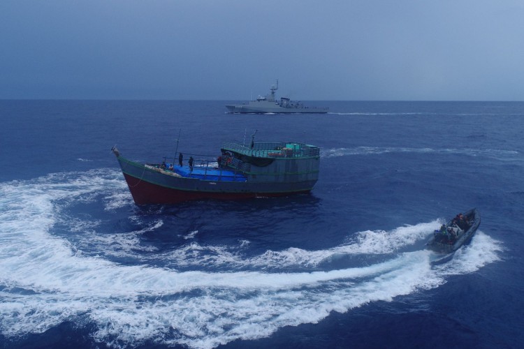 Embarcação com contrabando foi interceptada em alto mar no litoral cearense