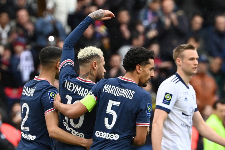 PSG venceu o Bordeaux por 3 a 0 com gols de Mbappé, Neymar e Paredes