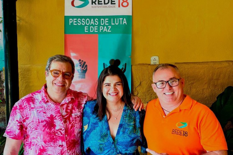 Adelita Monteiro, do Psol, com Adriano Pessoa, porta-voz da Rede Sustentabilidade no Ceará, e Dimas de Oliveira, coordenador de Formação Política da legenda no Estado