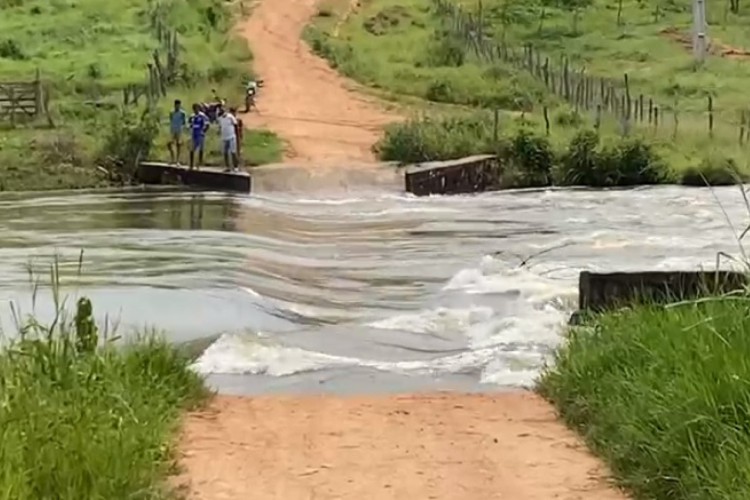 Defesa Civil realiza ações de recuperação em Cedro e Várzea Alegre após barragens romperem
