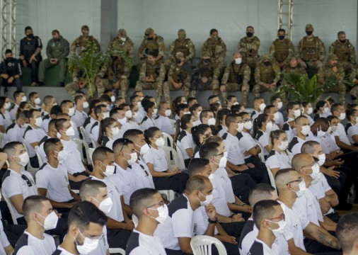 FORTALEZA, CE, BRASIL, 14.03.2022: Aula inaugural do Curso de Formação e Treinamento Profissional dos aprovados no concurso público para escrivão e inspetor de Polícia Civil. O evento ocorreu no Ginásio da Academia Estadual de Segurança Pública do Ceará (Aesp) ocorreu a Estavam também presentes o governador do Ceará Camilo Santana, a vice-governadora Izolda Cela e o secretário da Segurança Pública e Defesa Social do Estado do Ceará, Sandro Caron.(Foto:Thais Mesquita/OPOVO)