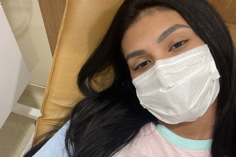 A cantora Pocah precisou ir ao Hospital após ter prender gases