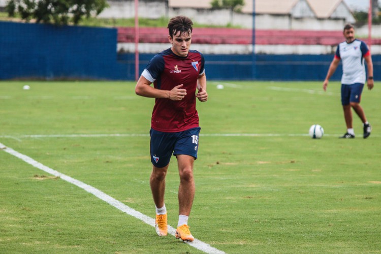 Atacante Valentín Depietri em treino do Fortaleza no CT Ribamar Bezerra, em Maracanaú