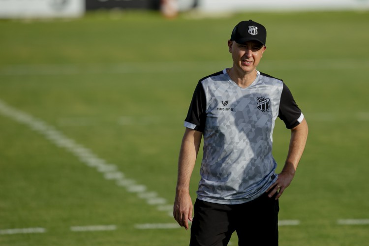 FORTALEZA, CE, BRASIL, 04-03.2022: Tiago Nunes. Treino aberto no CT do Ceara no porangabussu. em epoca de COVID-19. (Foto:Aurelio Alves/ Jornal O POVO)