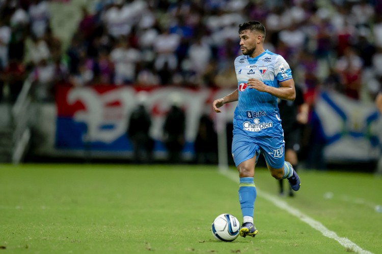 Volante Ronald se tornou titular absoluto do Fortaleza em 2022