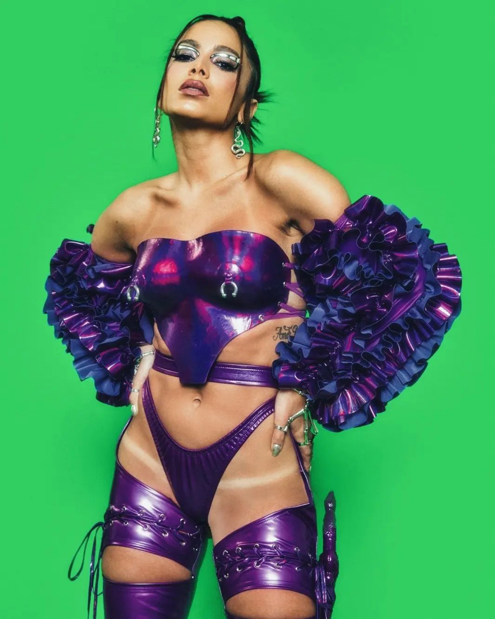 Anitta se torna primeira brasileira no top 10 mundial do Spotify