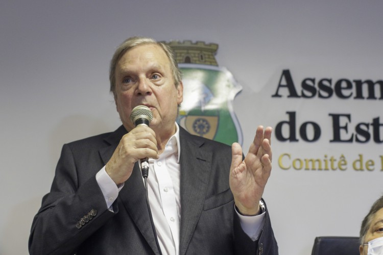 FORTALEZA, CE, BRASIL, 21.03.2022: Chiquinho Feitosa assume o comando do PSDB. O evento aconteceu hoje na Assembleia Legislativa do Ceará, e teve a participação do atual presidente do partido, Luiz Pontes e do Senador Tasso Jereissati  (Foto:Thais Mesquita/OPOVO)