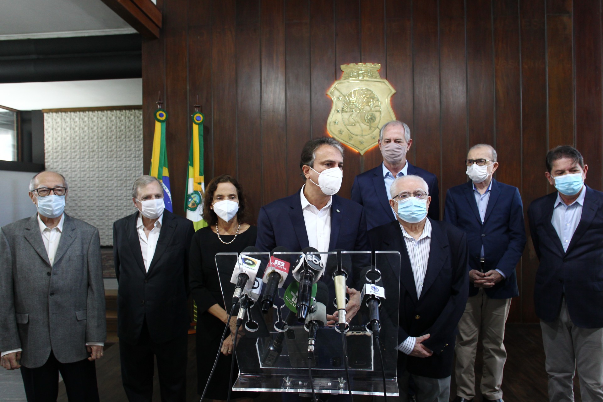 ￼EX-GOVERNADORES do Ceará Camilo Santana, Lúcio Alcântara, Tasso Jereissati, Izolda Cela, Ciro Gomes, Gonzaga Mota, Francisco Aguiar e Cid Gomes (Foto: FABIO LIMA)