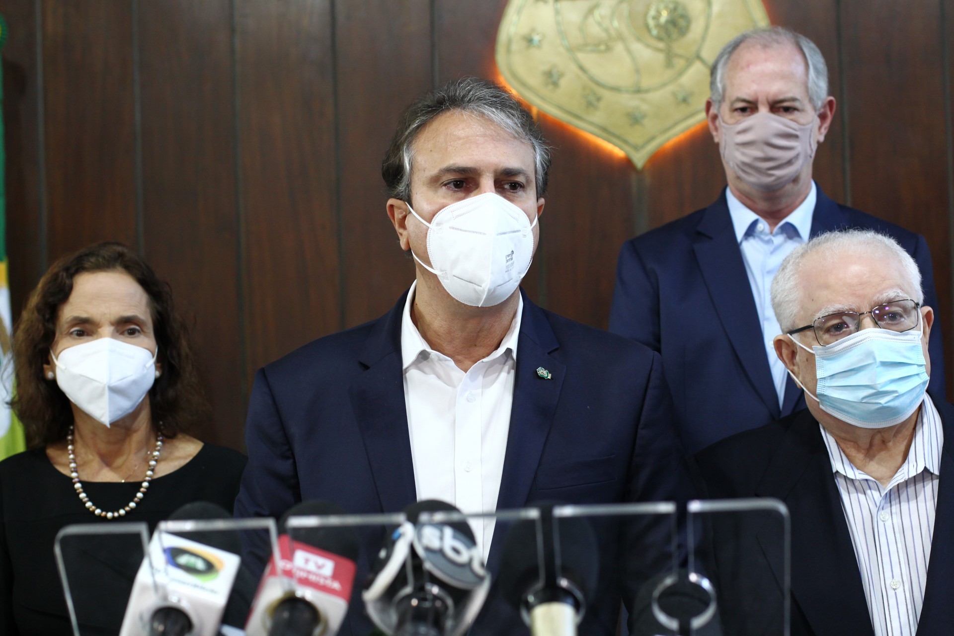 FORTALEZA,CE, BRASIL, 21.03.2022: Camilo Santana, governador do Ceará realiza a primeira reunião do conselho de governadores do Ceará, com a presença dos ex-governadores: Lúcio Alcântara, Tasso Jereissati, Ciro Gomes, Gonzaga Mota, Francisco Aguiar, Cid Gomes e também a vice-governadora Izolda Cela. Palácio da Abolição.    (Fotos: Fabio Lima/O POVO) (Foto: FABIO LIMA)