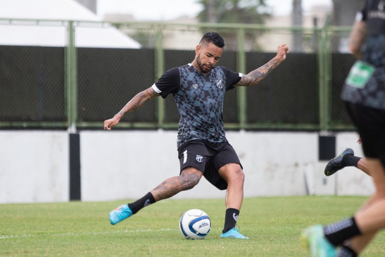 Vovô não conta com Dentinho para o primeiro jogo do Brasileirão