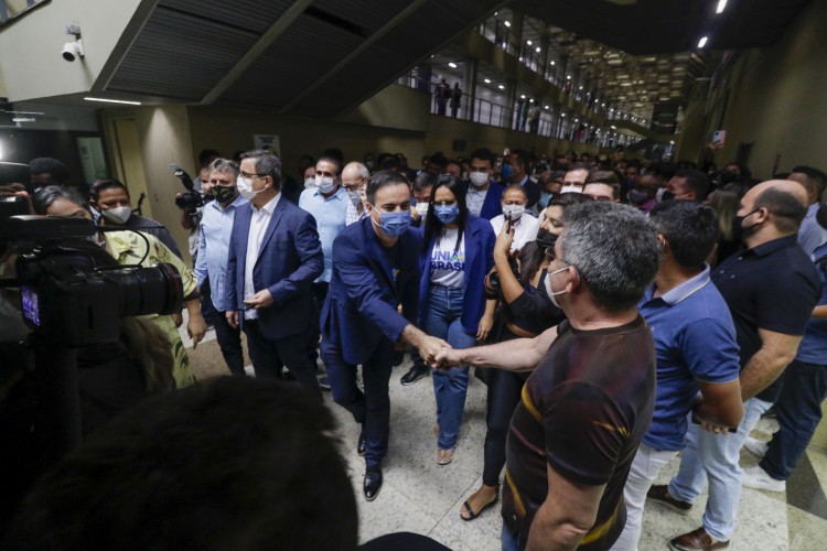 FORTALEZA, CE, BRASIL, 22.03.2022: Evento de filiações ao Partido União Brasil aconteceu hoje na Assembleia Legislativa do Ceará com a presença do Capitão Wagner, ex-governador Lucio Alcantara e o Dep. Federal Danilo Forte (Foto:Thais Mesquita/OPOVO)