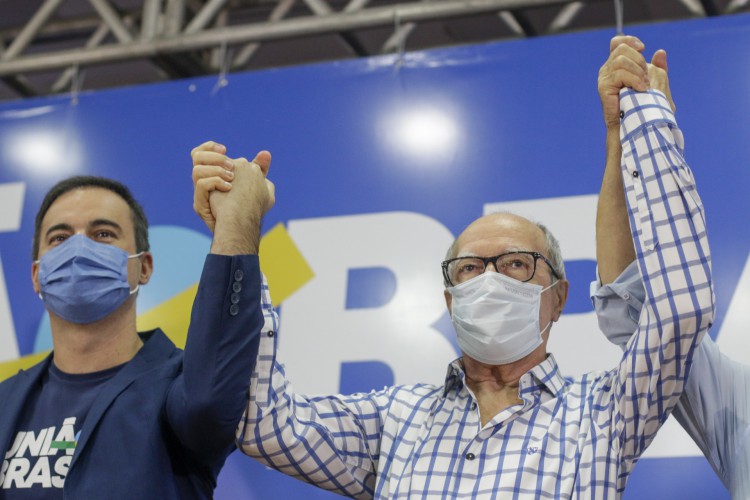 FORTALEZA, CE, BRASIL, 22.03.2022: Evento de filiações ao Partido União Brasil aconteceu hoje na Assembleia Legislativa do Ceará com a presença do Capitão Wagner, ex-governador Lucio Alcantara e o Dep. Federal Danilo Forte (Foto:Thais Mesquita/OPOVO)