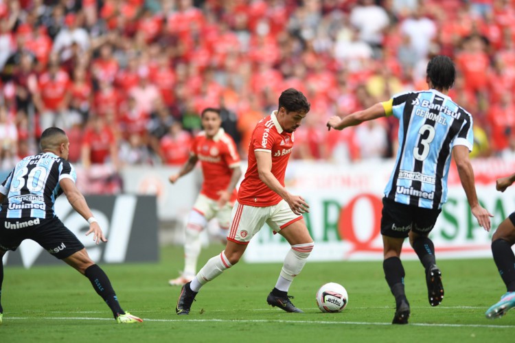 Grêmio joga contra o Internacional hoje, quarta, 23, pelo Campeonato Gaúcho 2022; veja onde assistir ao vivo e horário. 