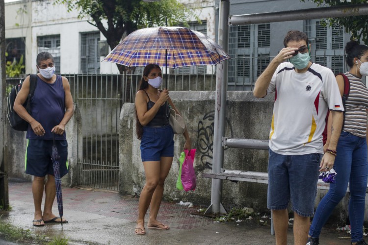 É esperada chuva isolada entre a madrugada e a manhã desta sexta-feira, 25, em Fortaleza