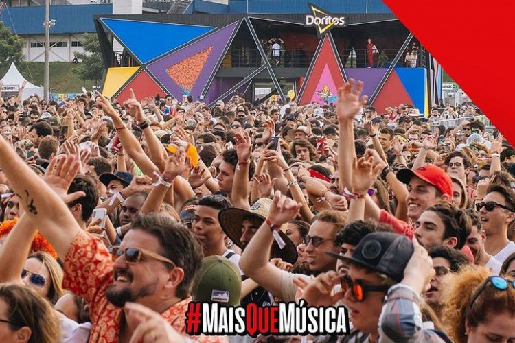 O Lollapalooza 2022 começa hoje, 25, e termina domingo, 27 de março. Confira onde assistir ao vivo na TV e online