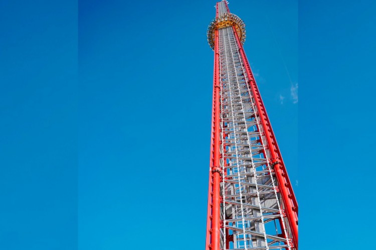 O brinquedo conhecido como Free Fall, fica no ICON Park, em Orlando, nos Estados Unidos.