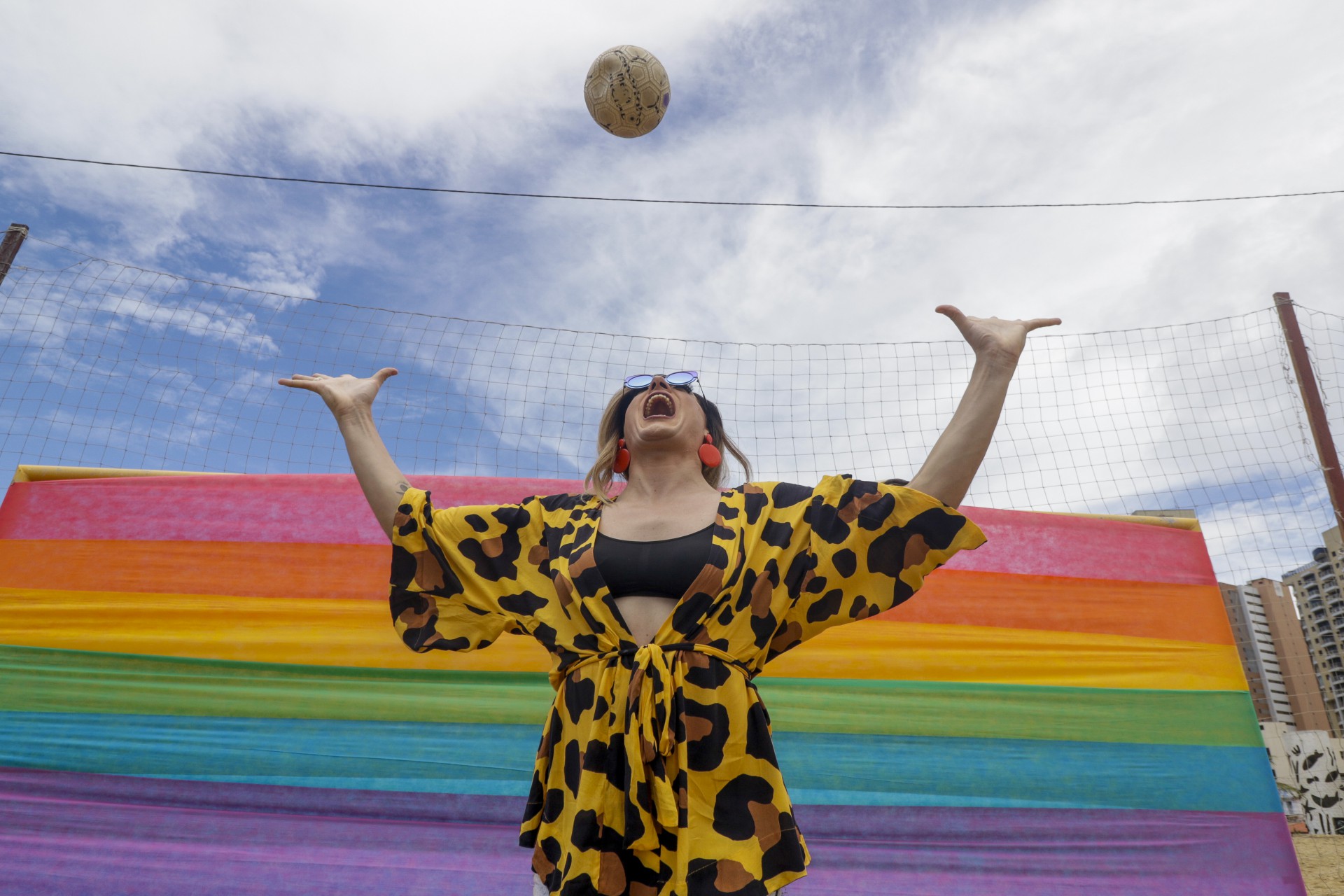 FORTALEZA, CE, BRASIL, 27.03.2022: Campeonato de Carimba lgbtqia+ na praia de iracema. (Foto:Thais Mesquita/OPOVO) (Foto: Thais Mesquita)