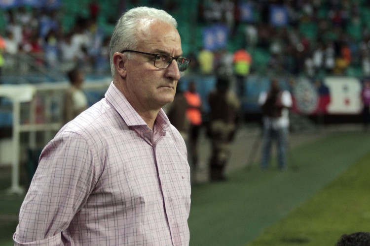 Técnico Dorival Júnior à beira do campo no jogo Bahia x Flamengo, na Arena Fonte Nova, pela Série A 2018