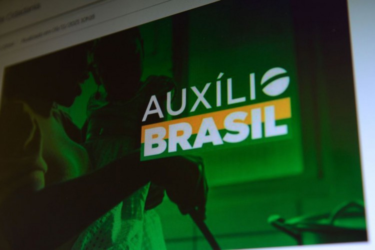 Descubra tudo que se sabe sobre o aumento do Auxílio Brasil para R$ 600 e veja se você poderá ter direito ao novo valor