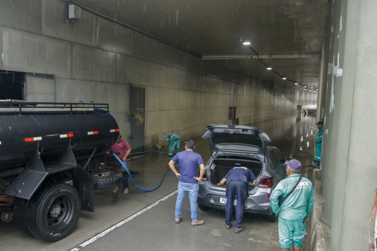 Alagamento no Túnel Beni Veras no Bairro Papicu