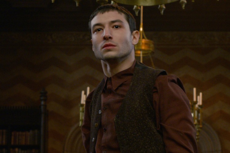 Ezra Miller foi preso após acidente em bar no Havaí