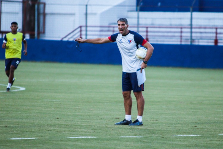 Técnico Juan Pablo Vojvoda em treino do Fortaleza no Centro de Excelência Alcides Santos, no Pici