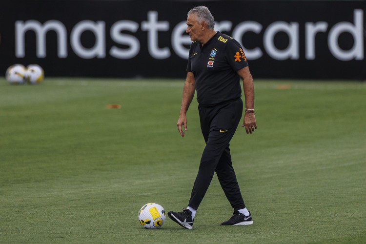 Técnico Tite em treino da seleção brasileira na Granja Comary, em Teresópolis/RJ