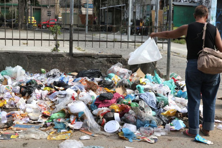 Justiça impõe multa a sindicato pela greve dos garis do Rio de Janeiro