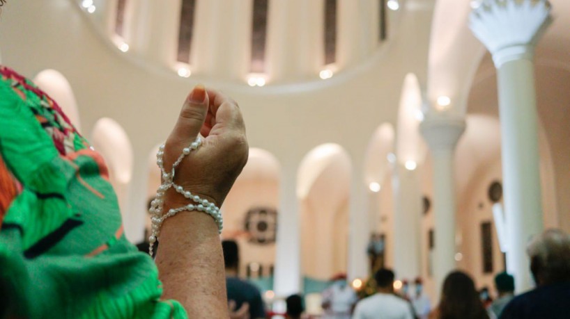 O feriado da Semana Santa é em abril. Da Sexta-Feira da Paixão até o Domingo de Páscoa, milhões de fiéis aproveitam o feriado para expressar sua devoção