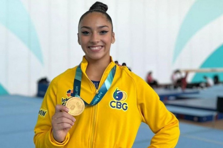 Júlia Soares é ouro no solo em etapa da Copa do Mundo da Ginástica