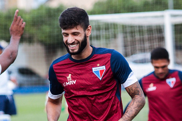 O lateral-esquerdo Juninho Capixaba conquistou o segundo título da Copa do Nordeste de forma consecutiva 