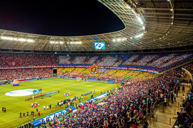 Torcida do Fortaleza na Arena Castelão. 