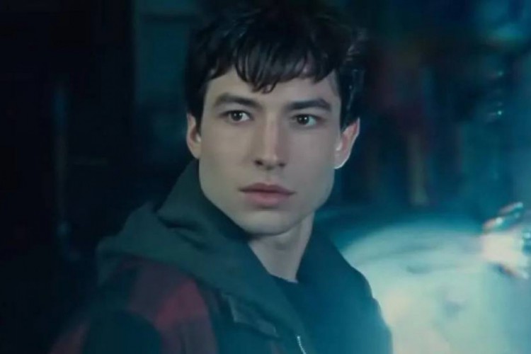 Ezra Miller interpreta Barry Allen em 