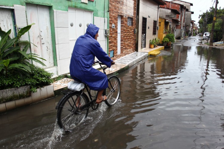 Fortaleza deve ser uma das cidades entre os maiores acumulados de chuva. Imagem de apoio ilustrativa tirada no início de abril no bairro Papicu