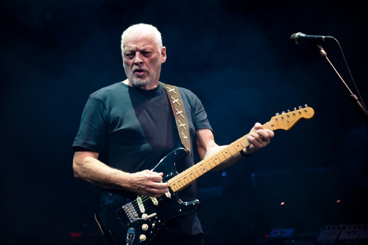 David Gilmour reencontra Pink Floyd em single pela Ucrânia