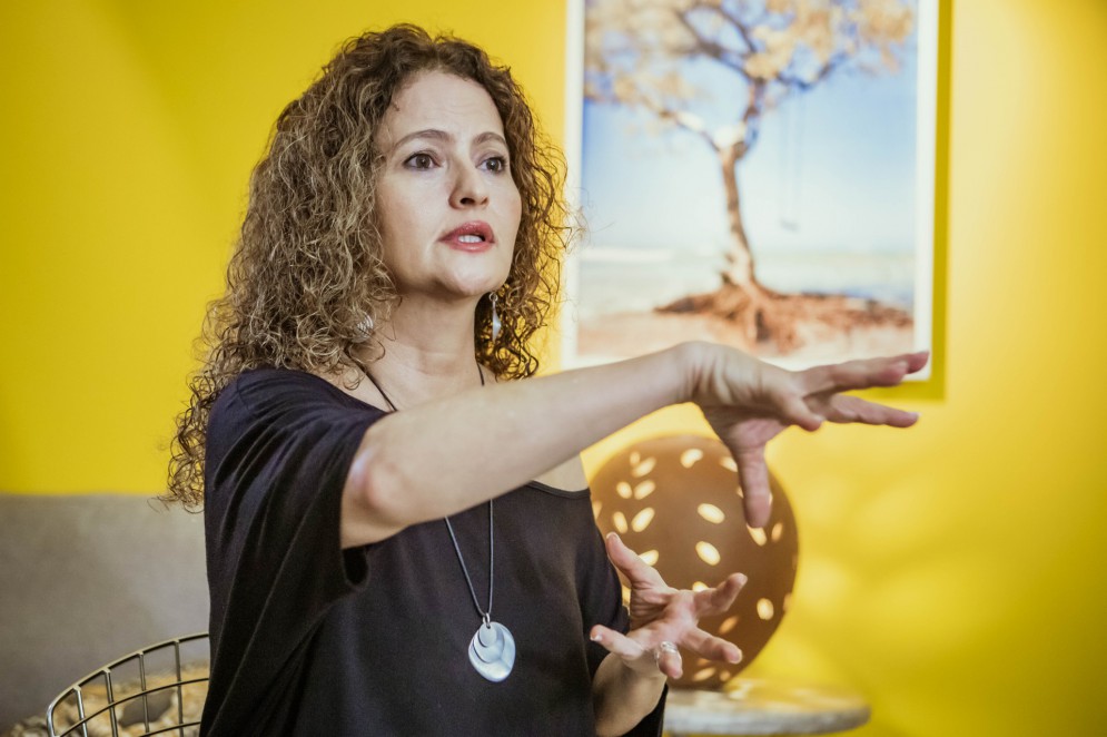  Professora Geísa Matos quer estudar os salões de beleza e suas interações(Foto: FCO FONTENELE)