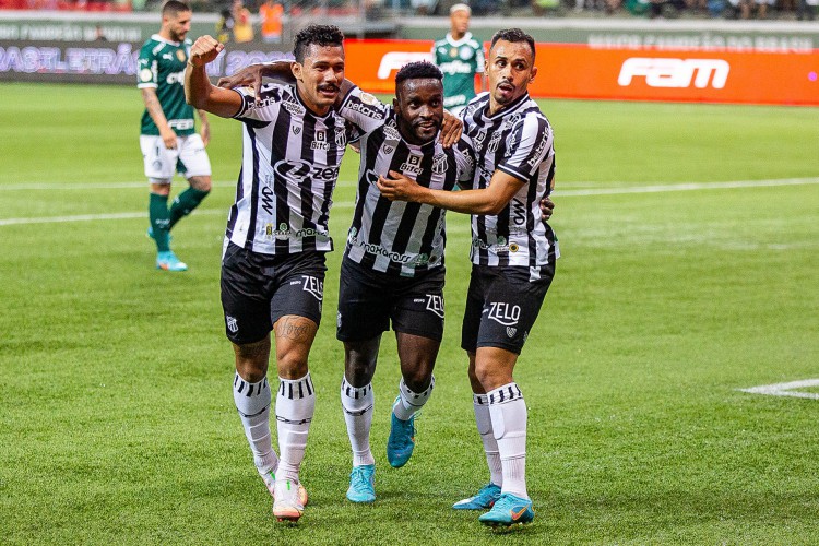 Fernando Sobral, Mendoza e Lima comemoram gol no jogo Palmeiras x Ceará, no Allianz Parque, pela Série A